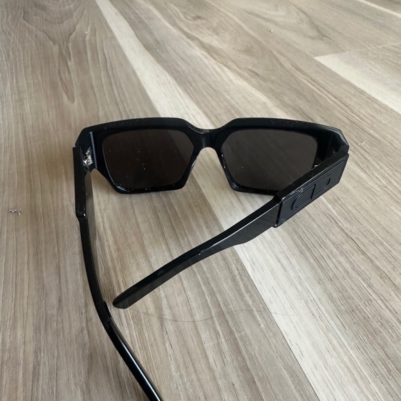 Dior Sunglasses (Black) - Picture 4 of 6